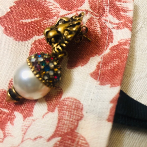 RARE ๐ ๐ Gucci Metal Crystal Lion Glass Pearl Earrings Aged Gold - Picture 6 of 8